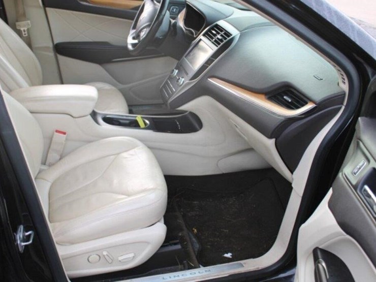 2010-lincoln-mkt-image-13