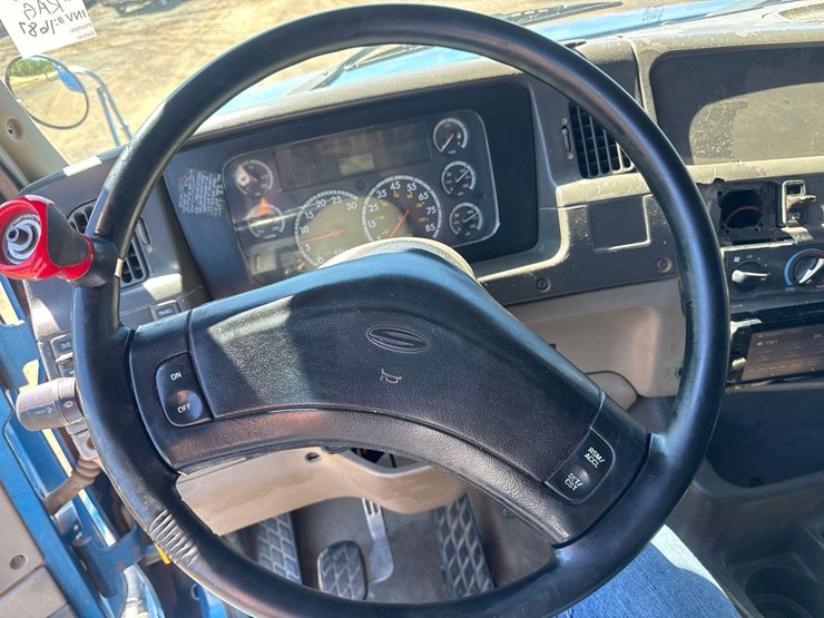 2005-sterling-l9500-image-31