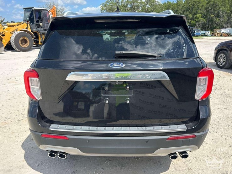 2022-ford-explorer-image-26