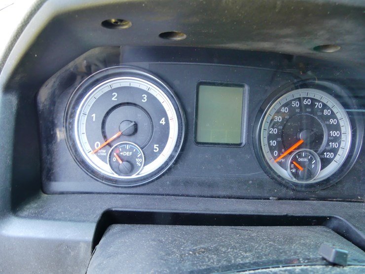 2015-dodge-ram-3500-image-16