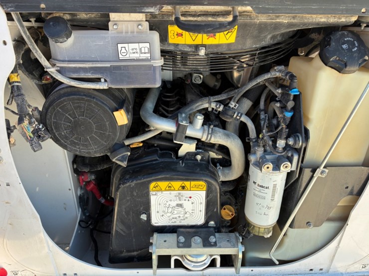 2022-bobcat-t64-image-12