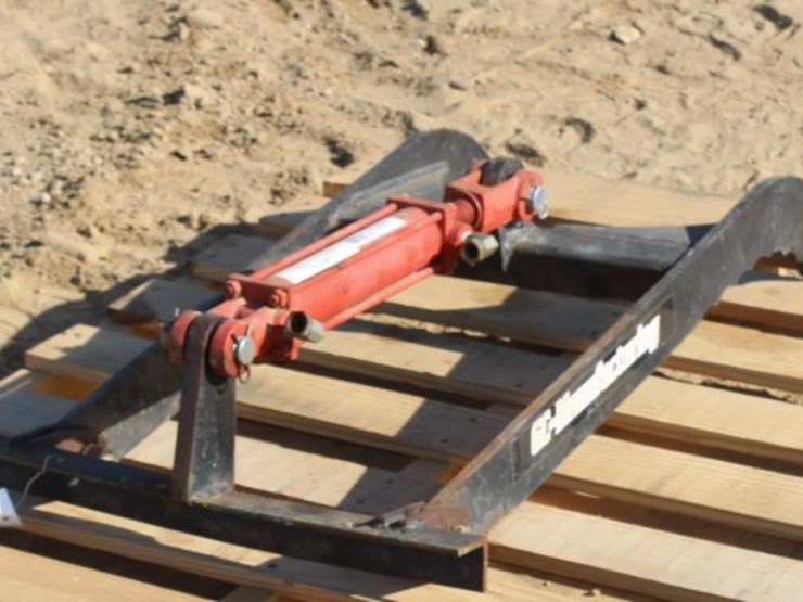 grapple-attachment-for-a-bucket-image-3