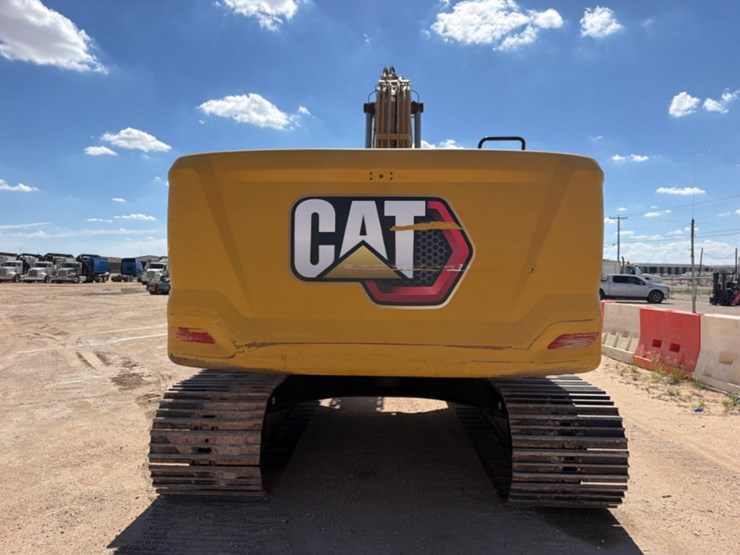 2020-caterpillar-330-image-8