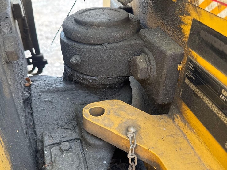 2020-caterpillar-cb34b-image-18