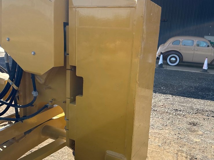 2011-caterpillar-140m2-vhp-plus-image-15