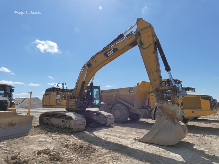 2018-caterpillar-352fl-image-1