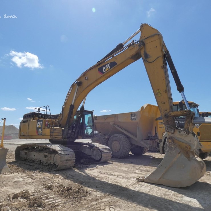 2018 CATERPILLAR 352FL