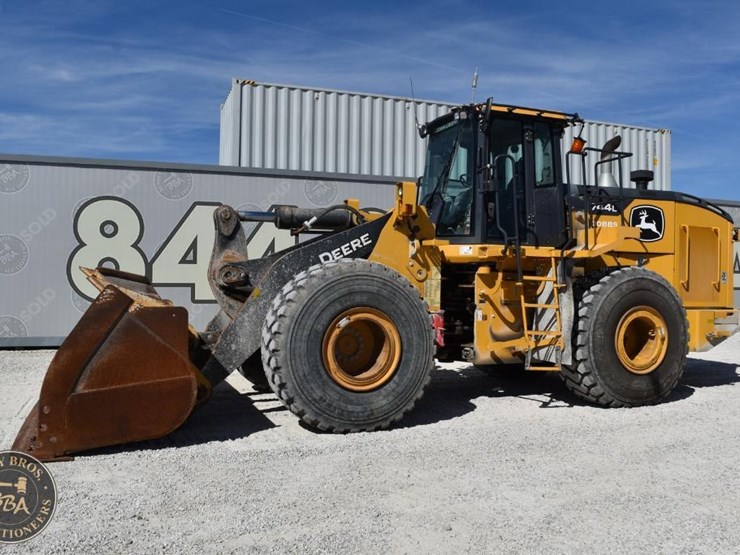 2021-deere-744l-image-17