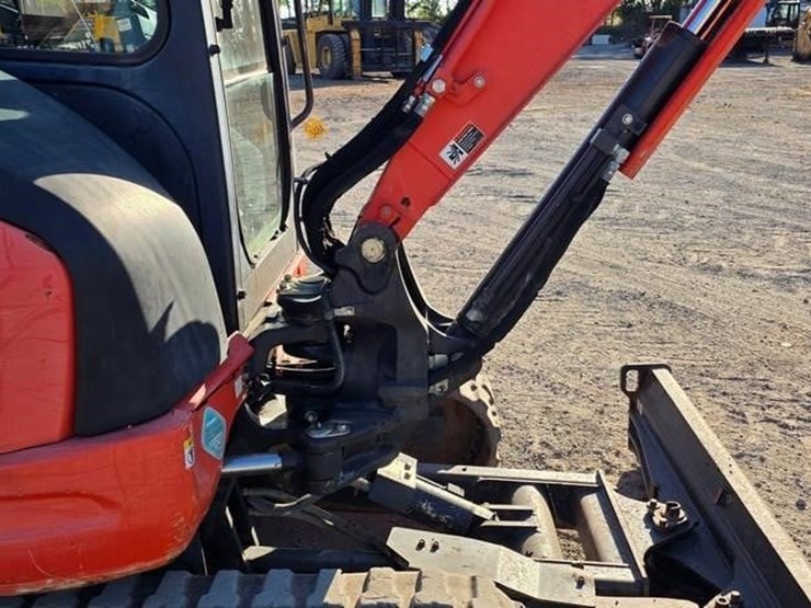 2017-kubota-kx040-4-image-31