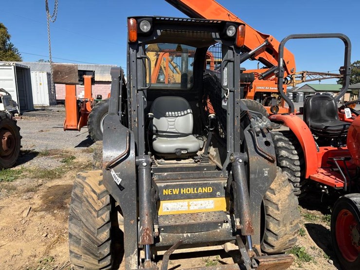 new-holland-l230-image-12
