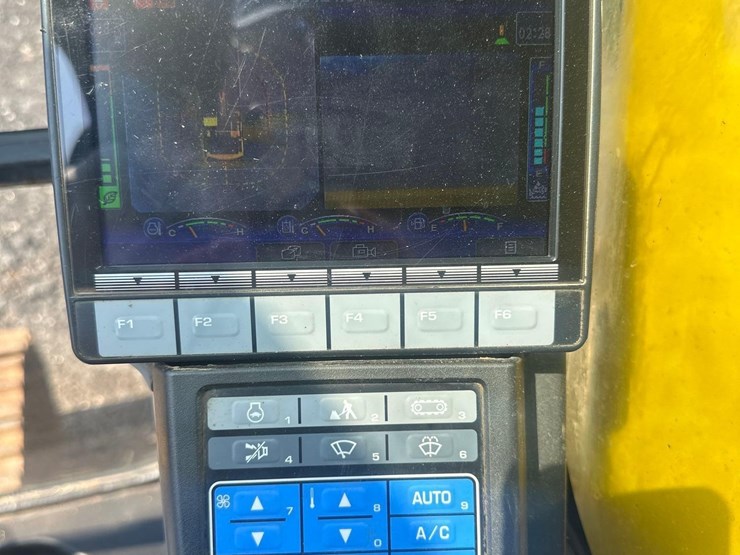 2021-komatsu-pc210-lc-11e0-image-35