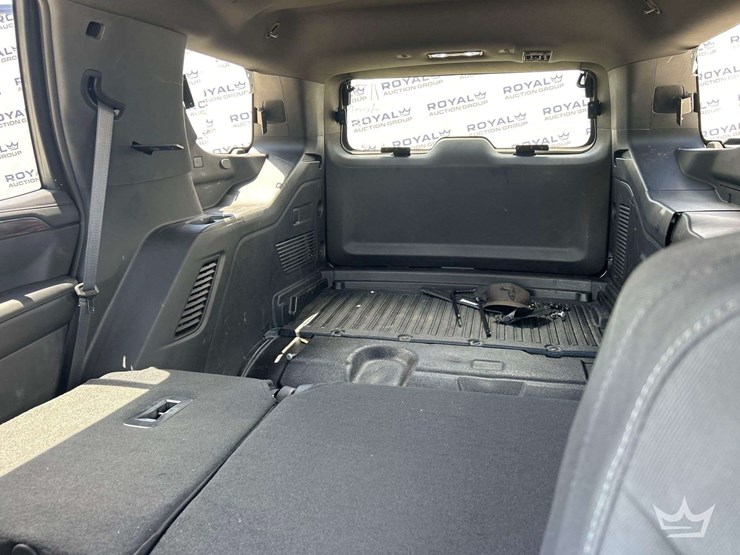 2023-chevrolet-tahoe-image-23