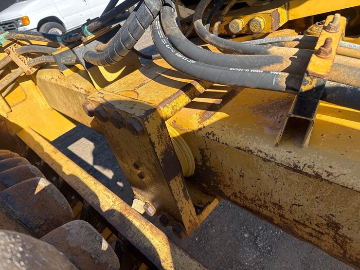 2006-caterpillar-cp-563e-image-15