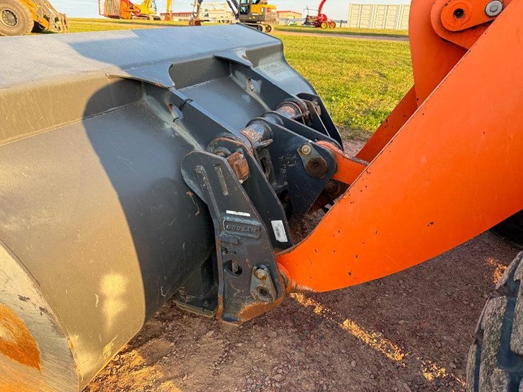 2017-doosan-dl250-5-image-31