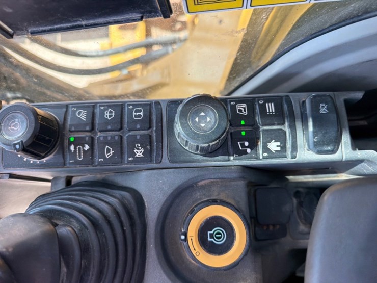 2019-caterpillar-330-image-16