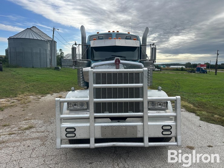2018-kenworth-w900-image-2