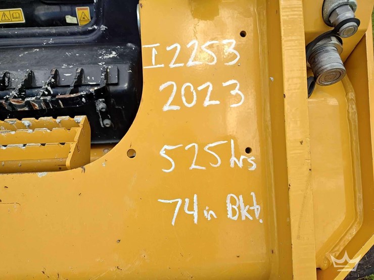 2023-caterpillar-246d3-image-10