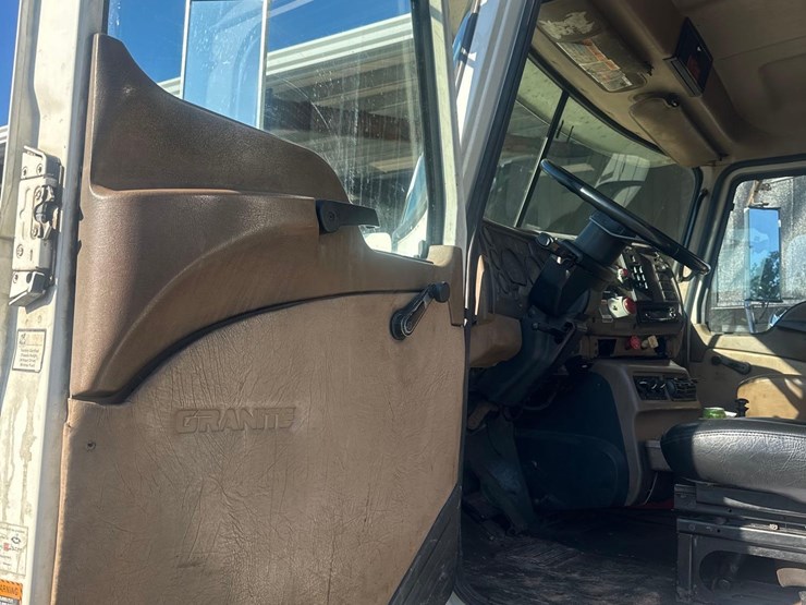 2006-mack-granite-cv713-image-27