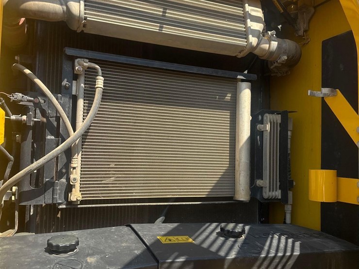 2021-komatsu-pc210-lc-11e0-image-27