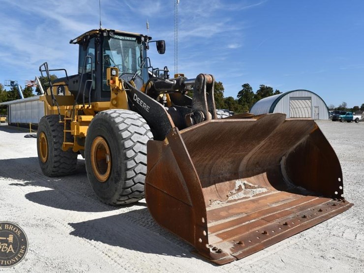 2021-deere-744l-image-10