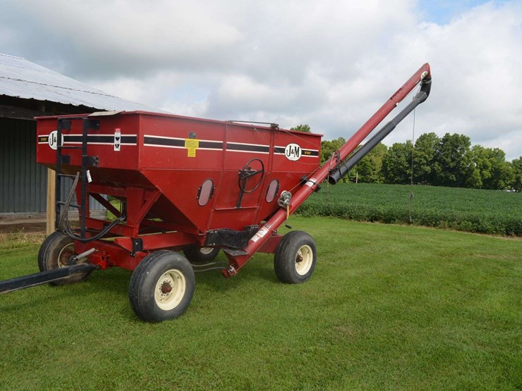 j&m-wagon-with-brush-unloading-auger-image-2