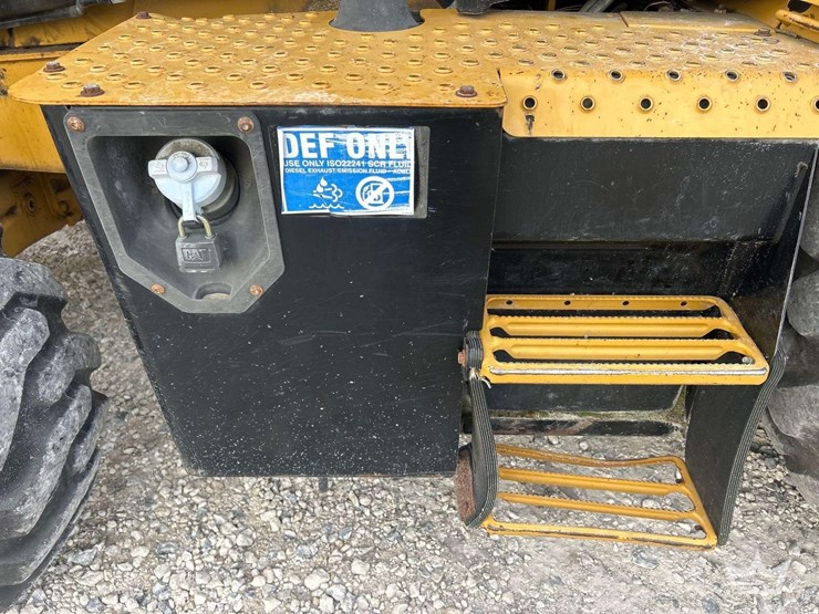 2015-caterpillar-420f2-it-image-36