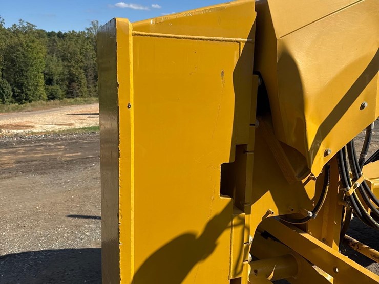 2011-caterpillar-140m2-vhp-plus-image-14