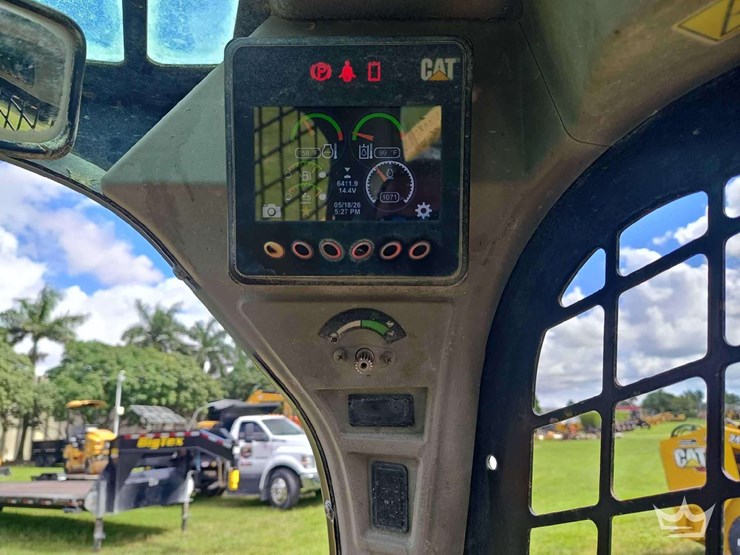 2021-caterpillar-299d3-image-12