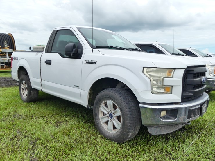 2015-ford-f150-xl-image-2