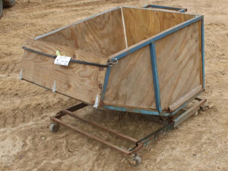 45"-x-36''-x-33"-homemade-livestock-feeder-box-image-5