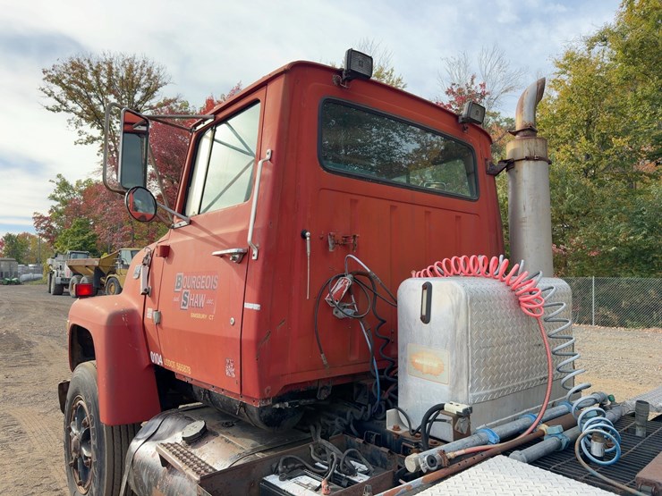 1985-ford-9000-image-26