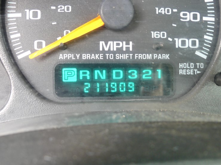2002-chevrolet-3500-image-19
