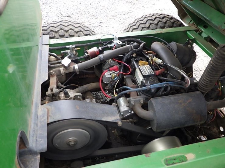 john-deere-gator-image-12