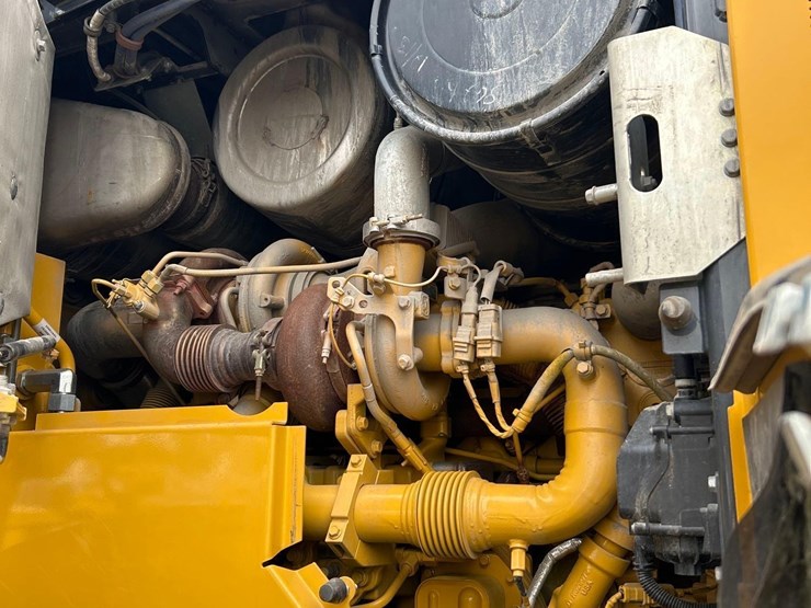 2024-deere-844-p-tier-image-5