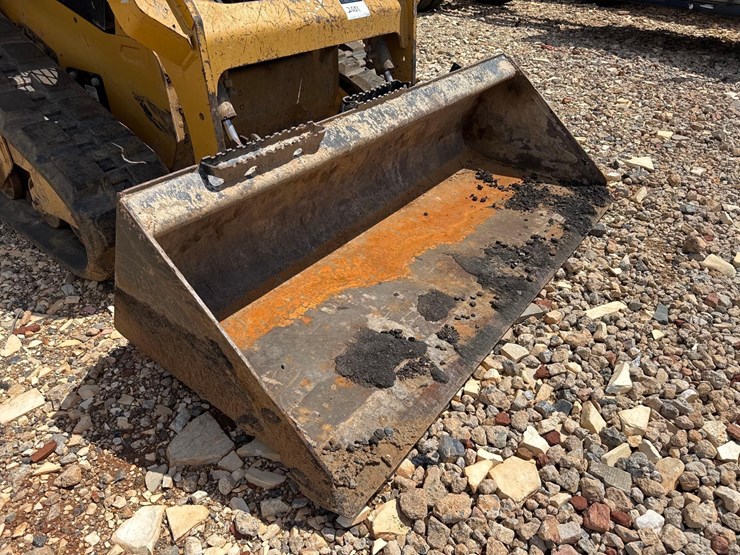 2019-caterpillar-249d-image-9