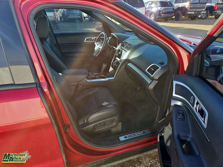 2015-ford-explorer-image-31