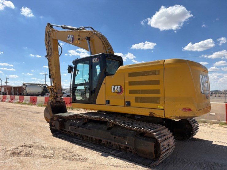 2020-caterpillar-330-image-9