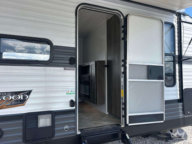 2022-forest-river-wildwood-t/a-travel-trailer-image-17