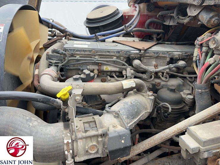 2014-freightliner-114sd-image-21