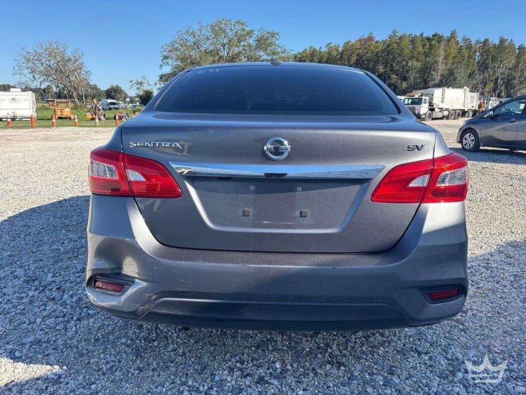 2019-nissan-sentra-sedan-image-23