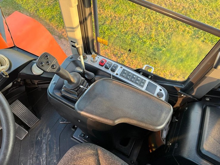 2017-doosan-dl250-5-image-45