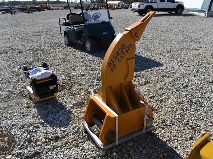 caterpillar-320-image-4