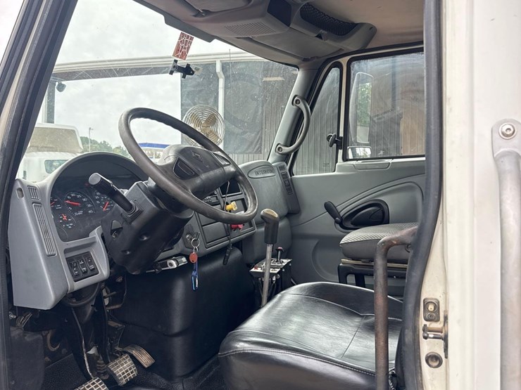 2006-international-durastar-4400-image-22