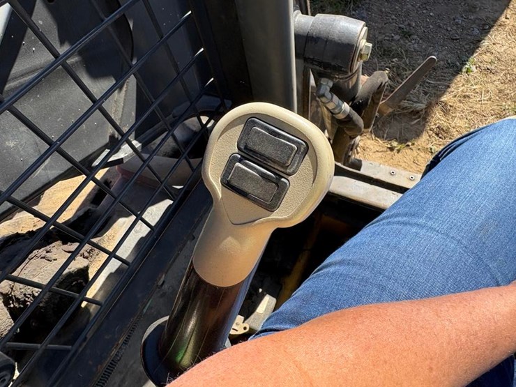 new-holland-l230-image-18