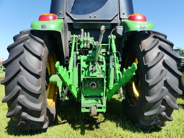 john-deere-6135e-image-5
