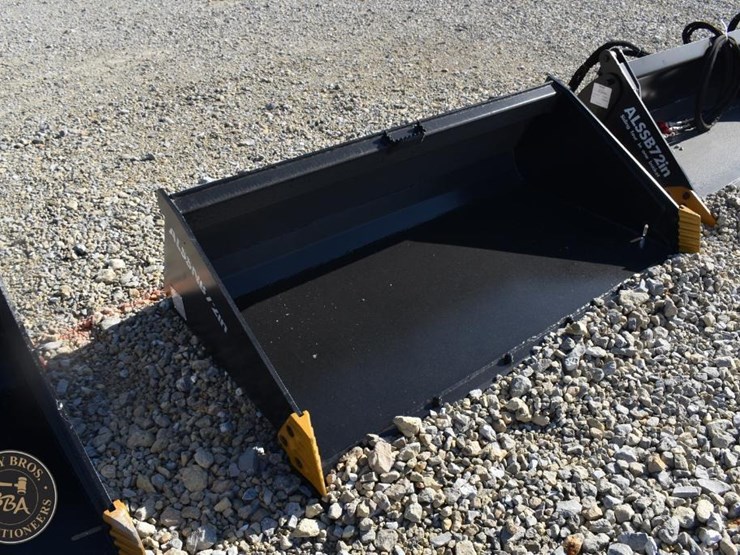 lyals-bucket-attachment-49759-image-1