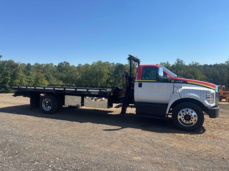 2022-ford-f750-image-17