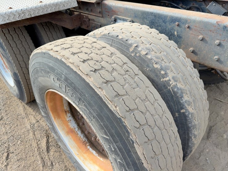 1985-ford-9000-image-21