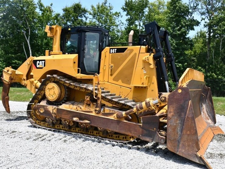 2019-caterpillar-d8t-image-1