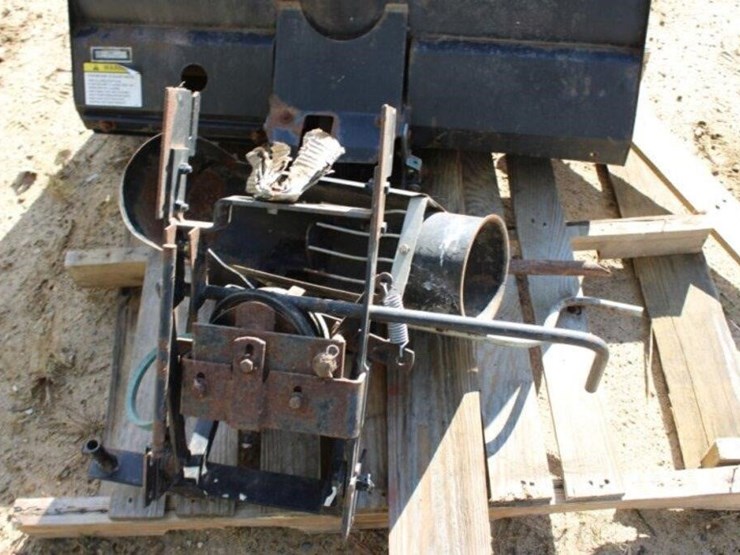 40"-snow-blower-attachment-image-5
